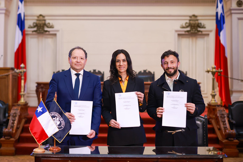 Senado firma acuerdo para abrir la Corporación a organizaciones de la sociedad civil